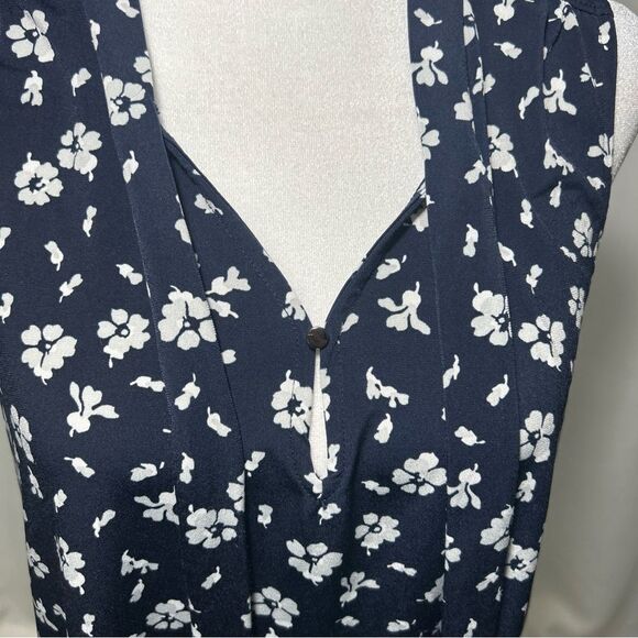 Banana Republic Women’s Blouse Size Medium Blue White Sleeveless Front Tie - Picture 4 of 11